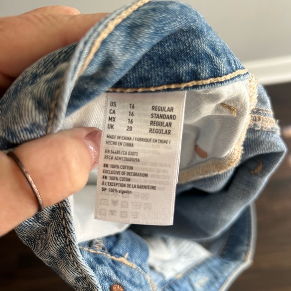 Distressed Light Wash Jeans - Picture 4 of 9